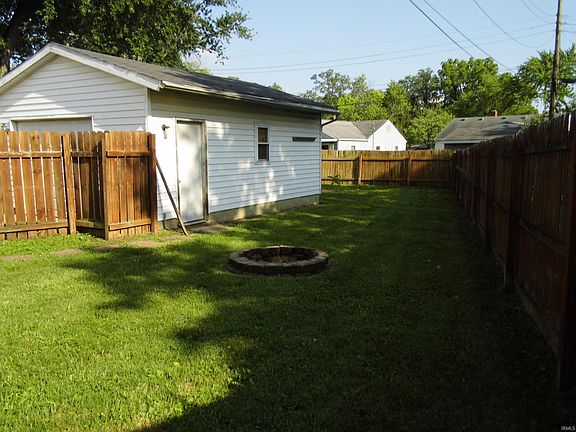 5th image of 1323 Sunset Dr