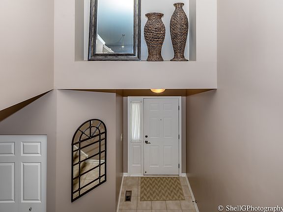 3rd image of 23908 McMullin Cir