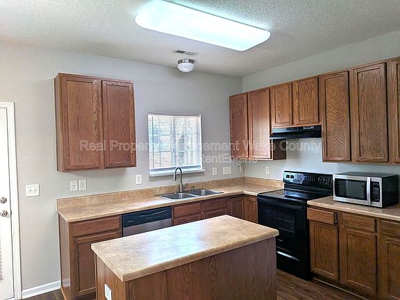 3rd image of 112 Graystar Rd