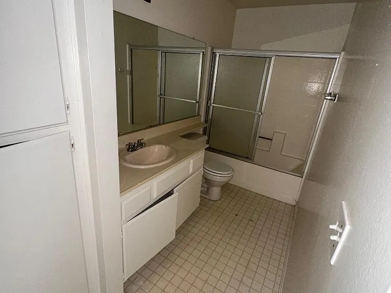 412 S Clementine St #209 — Photo 8