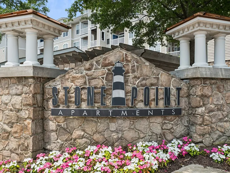 Stone Point Apartments — Photo 47