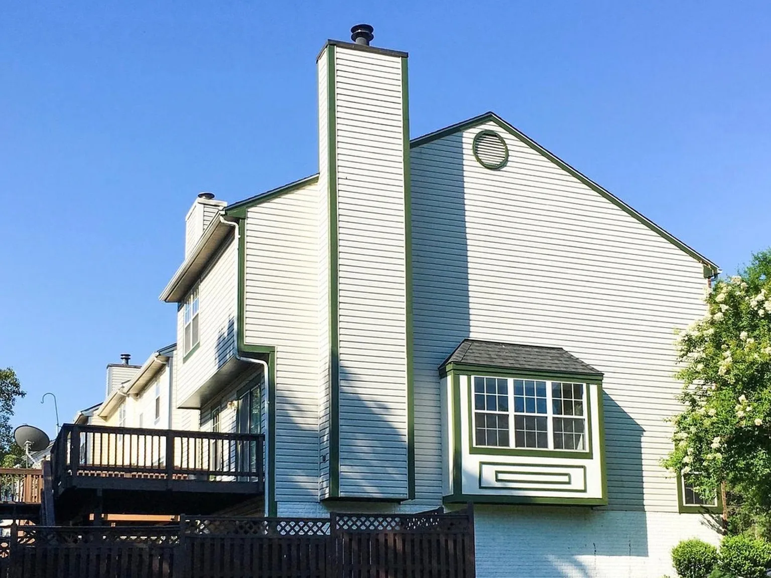 4 bed, 3.5 bath, 2050 sqft, $2,800 — Photo 2