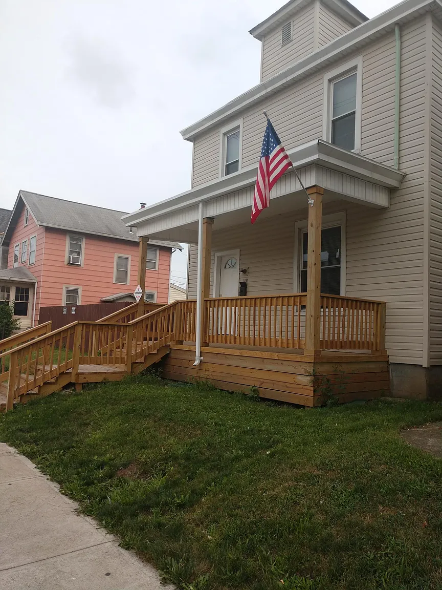 1051 Sullivant Ave photo 1