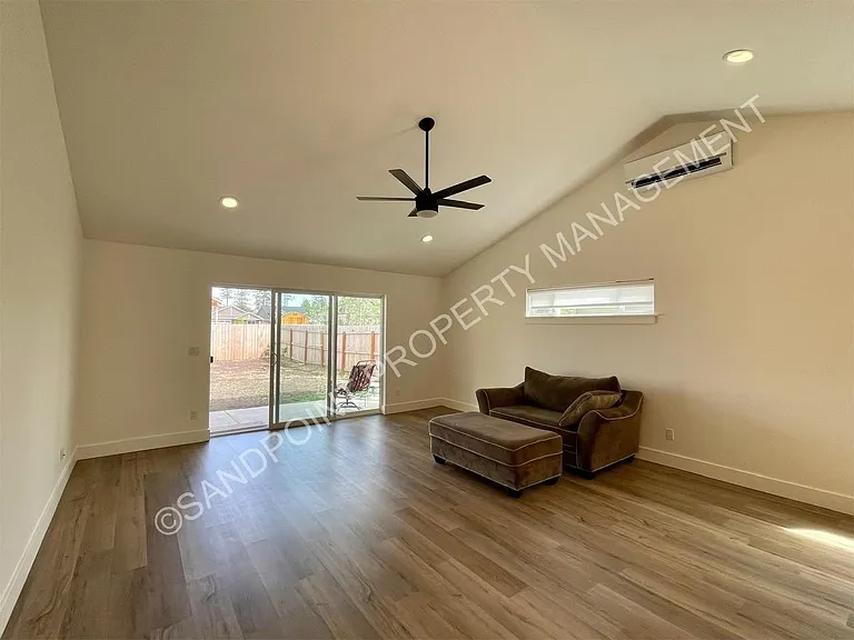 280 Jasper Loop — Photo 2