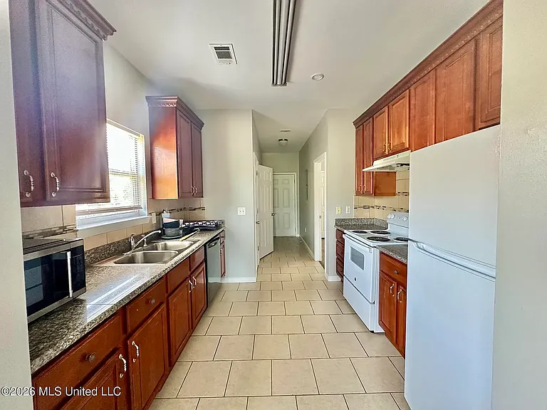 301 Lac Bleu Ave #B — Photo 17