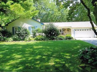 21701 Sherwood Rd, Belleville, MI 48111