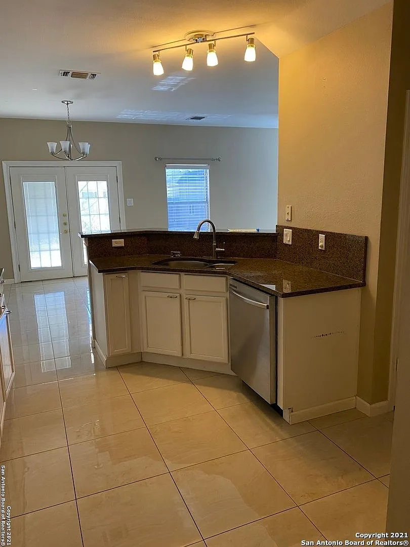 Beautiful two story three bedroom 2 1/2 bath — Photo 3