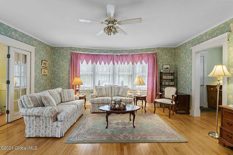 3rd image of 15 Washington Road