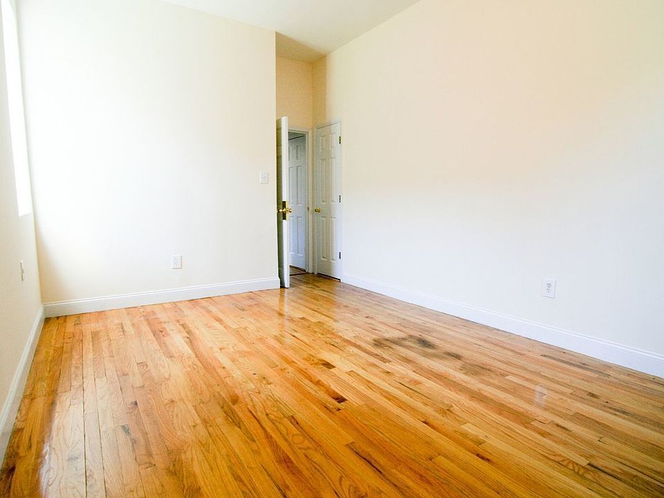 2nd image of 4545 46th St APT 5C