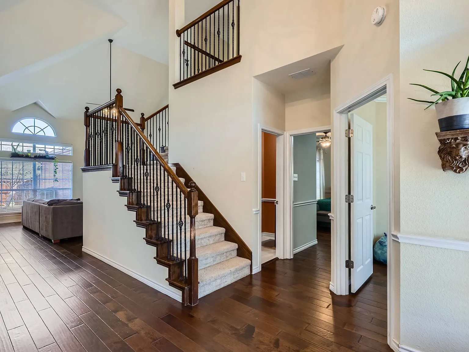 1318 Plum Valley Dr — Photo 3
