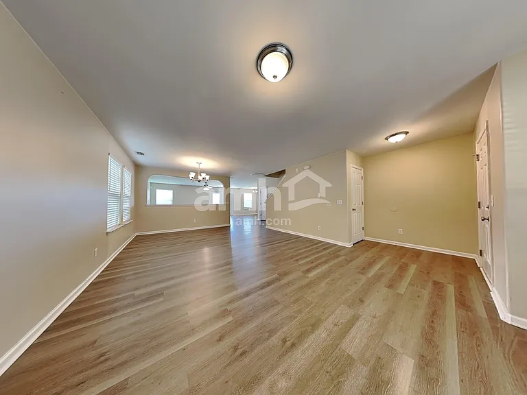 38 Lake Shore Blvd — Photo 6