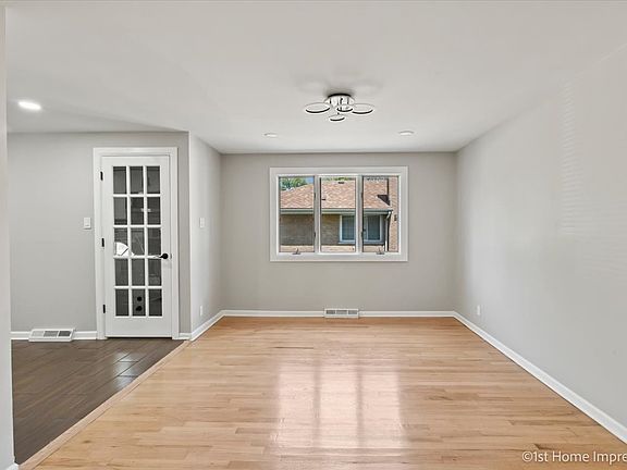 5th image of 15955 Debbie Ln