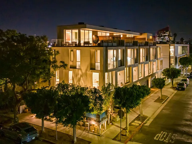 755 N Alfred St #B — Photo 19