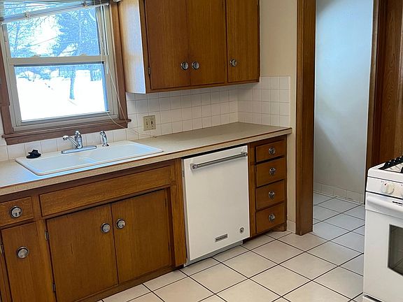 4th image of 1364 Asbury St