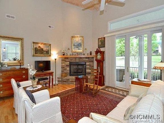4th image of 240 Towne Place Dr