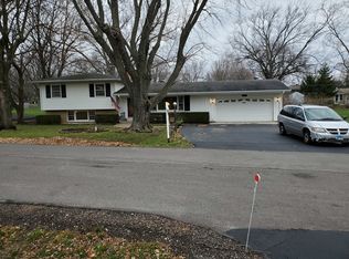 4702 Strong Rd, Crystal Lake, IL 60014