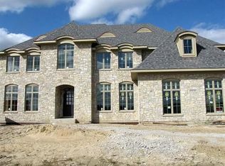 39W260 Long Meadow Ln, St Charles, IL 60175