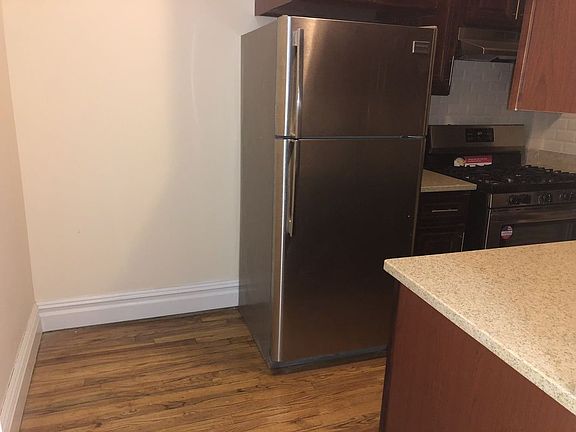 4th image of 2149 41st St