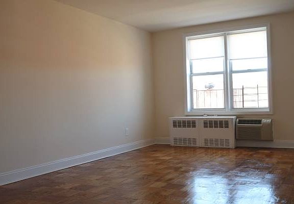 3rd image of 26 Ebbitts St APT 6D