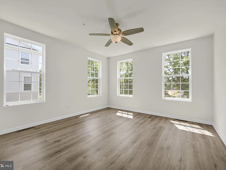 228 Park Ln — Photo 18