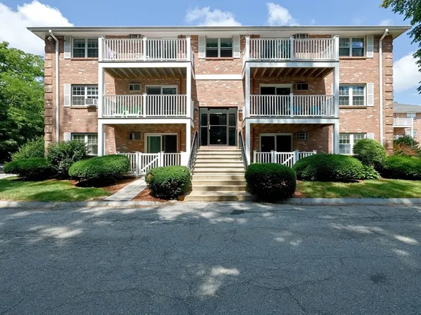 7 Karen Cir APT 4, Billerica, MA 01821
