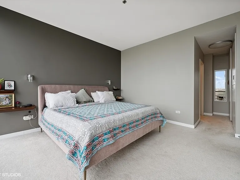 653 N Kingsbury St #1401 — Photo 12
