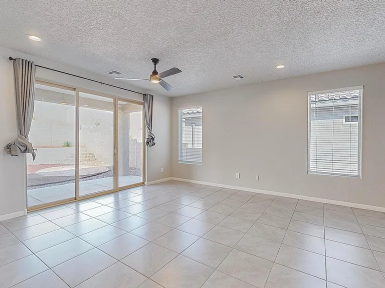 5950 Las Vacas Ct NE — Photo 32