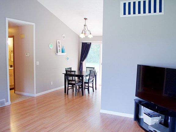 5th image of 2223 Vivian Ave