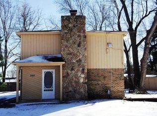 866 Troywood Dr, Troy, MI 48083