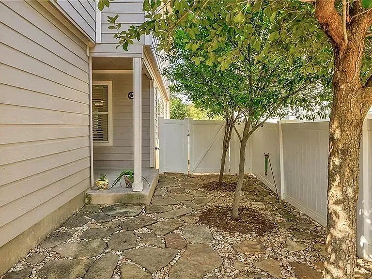 1422 Davis Mountain Loop — Photo 15