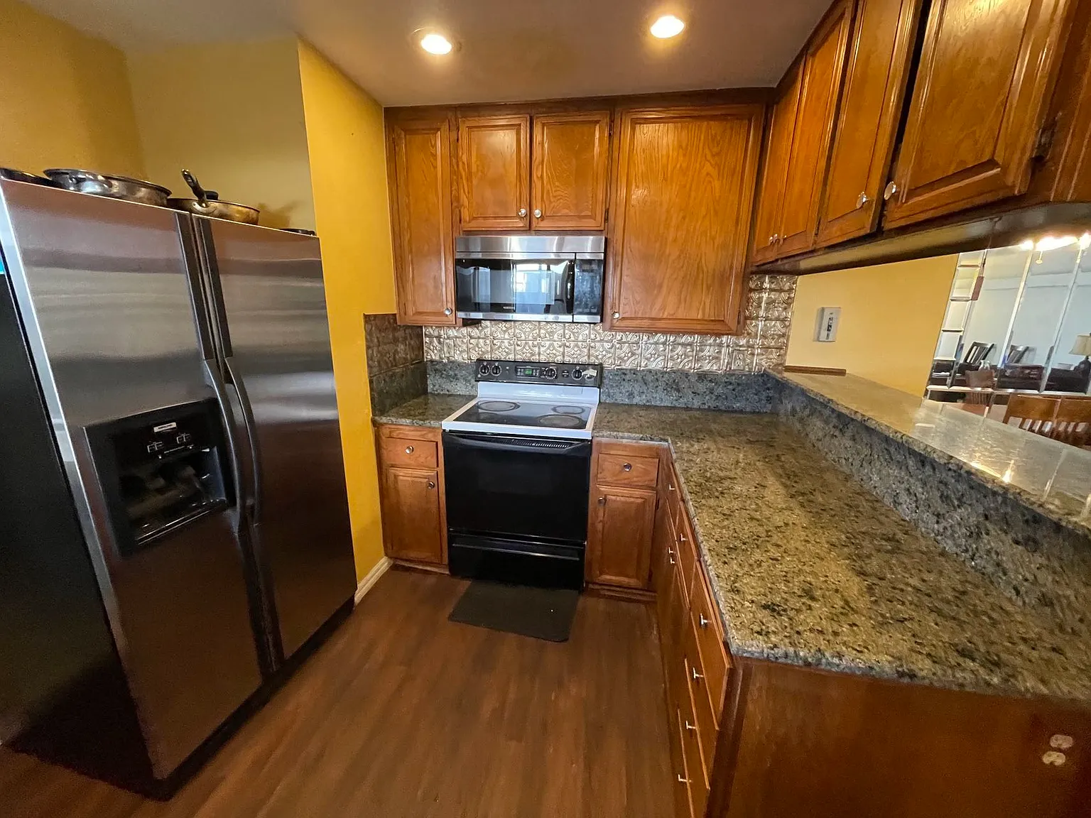 3 bed, 2.5 bath, 1380 sqft, $4,200 — Photo 4