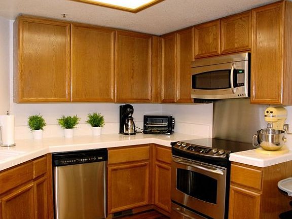 3rd image of 117 E Court Ln