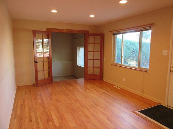 3rd image of 3566 W Amherst Ave