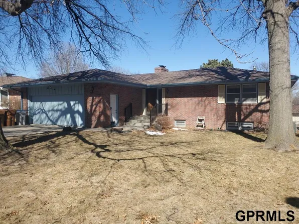 6032 Oakridge Dr, Lincoln, NE 68516