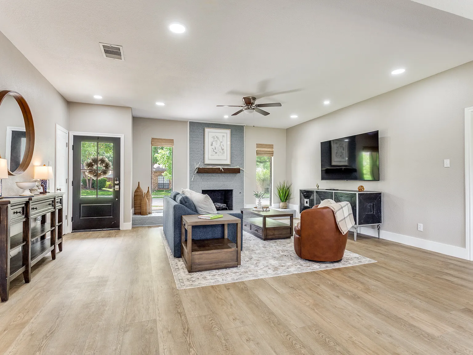 3 bed, 1498 sqft, $4,999 — Photo 2