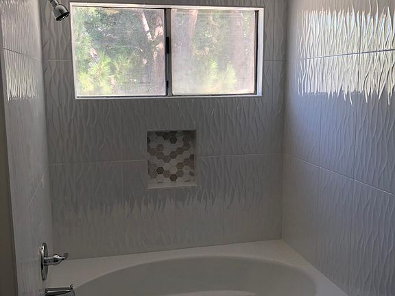 Luxury master bathtub