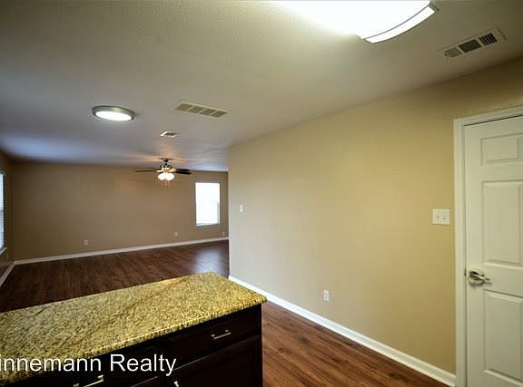 4th image of 2712 Blackburn Dr