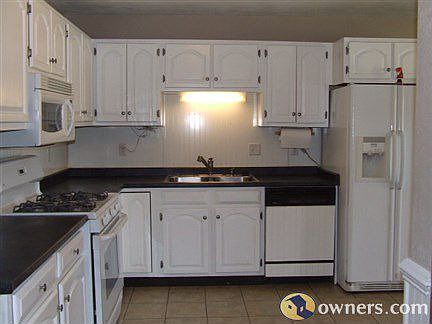 Updated eat-in kitchen