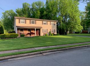 3 Robinson Rd, Morganville, NJ 07751