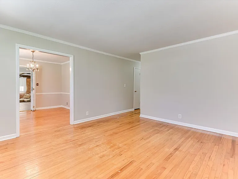 2705 Bolling Rd — Photo 32
