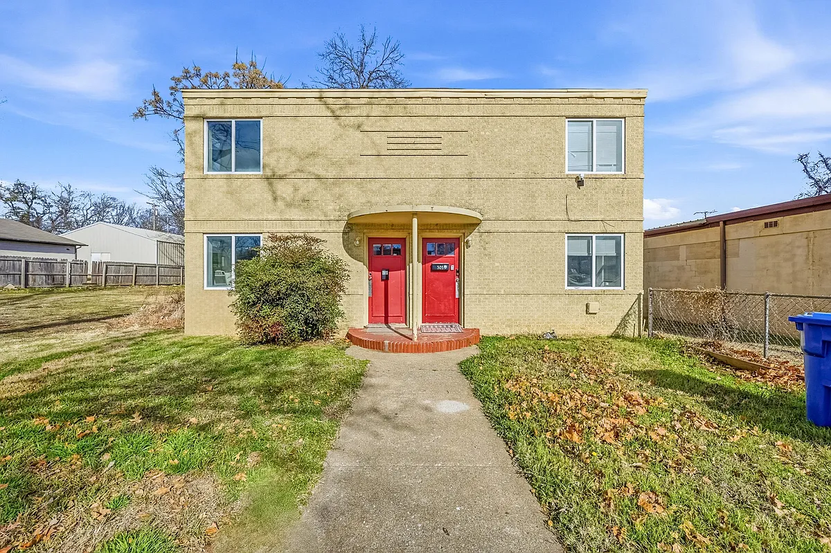 Building Photo - 305 W Morton St #307