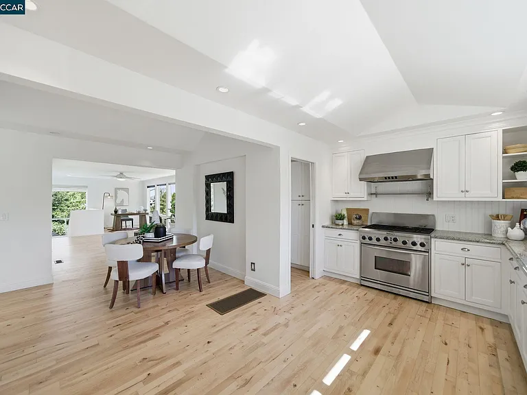 102 Hillcrest Dr — Photo 13