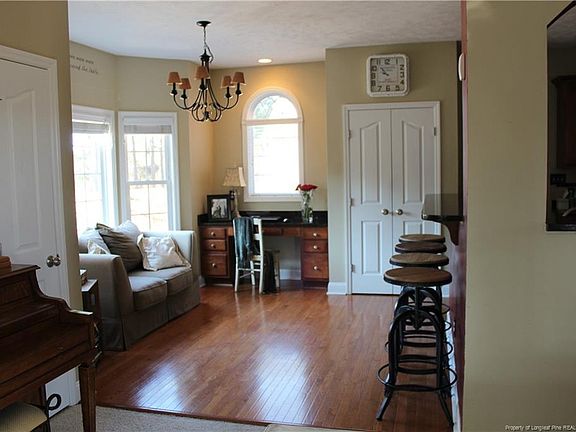 2nd image of 332 Lancelot Ct