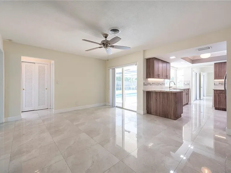 5200 NE 15th Ave — Photo 14