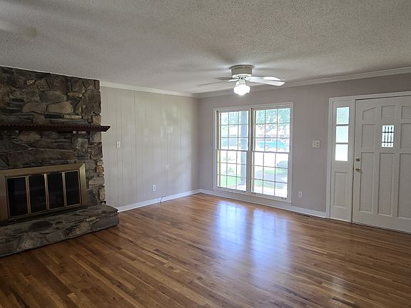 2nd image of 204 Iris Dr