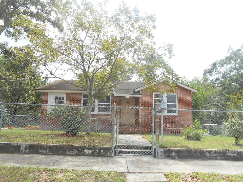 1st image of 374 W 62nd St