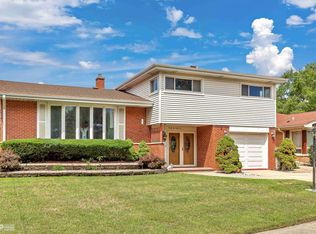 9246 Normandy Ave, Morton Grove, IL 60053