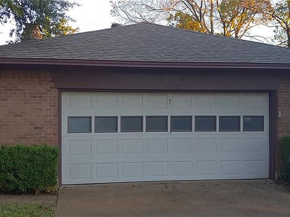 3rd image of 604 Thomasson Cir