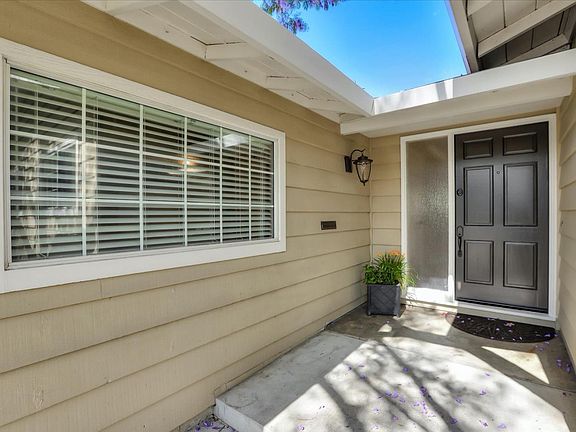 5th image of 1108 Greenbriar Ave