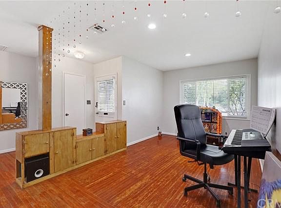 3rd image of 10003 Cedardale Dr